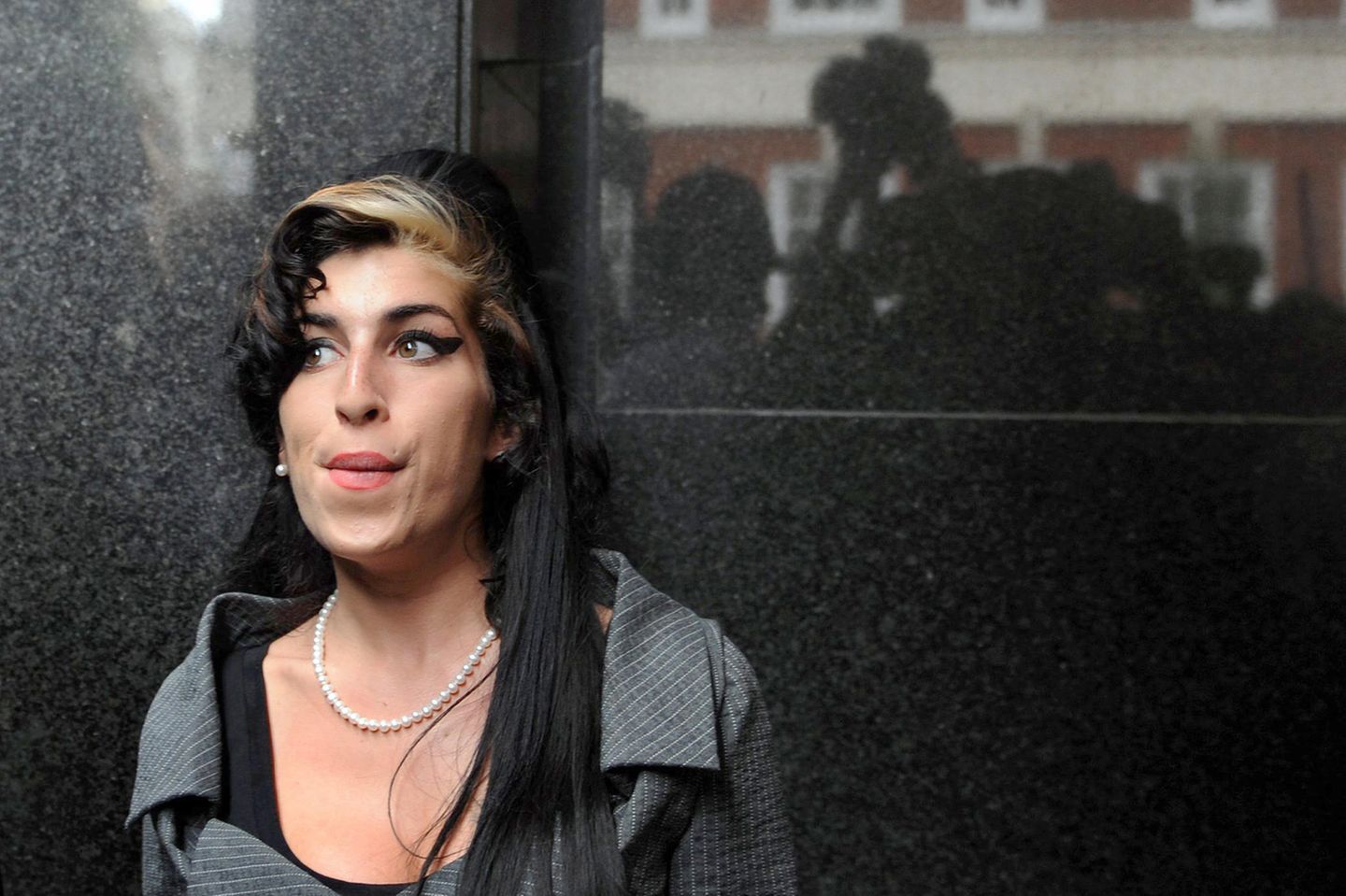 Eine Schweizer Partei wirbt mit einem Winehouse-Bild gegen die Entkriminalisierung von Drogen.