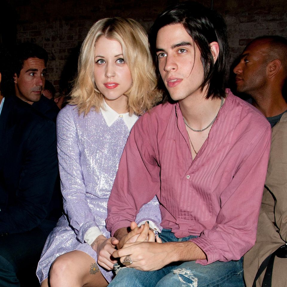**File Photos*** PEACHES GELDOF PREGNANTBritish socialite PEACHES GELDOF is pregnant with her first child.  Bob Geldof's daughter is engaged to marry rocker boyfriend Thomas Cohen and now they're set to become parents by the end of the year (12).  He