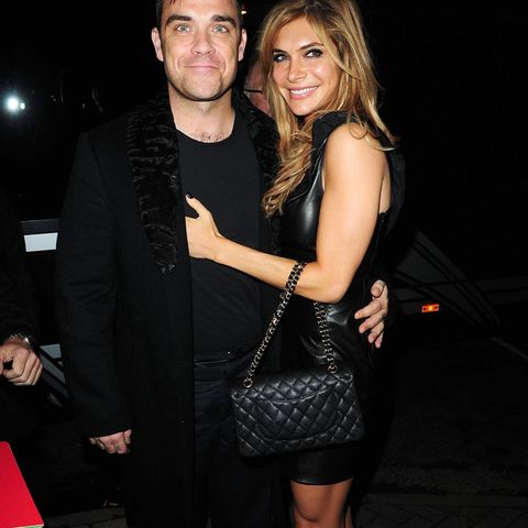 Trotz Babybauch top in Form: Robbie Williams schwärmt von Ehefrau Ayda.