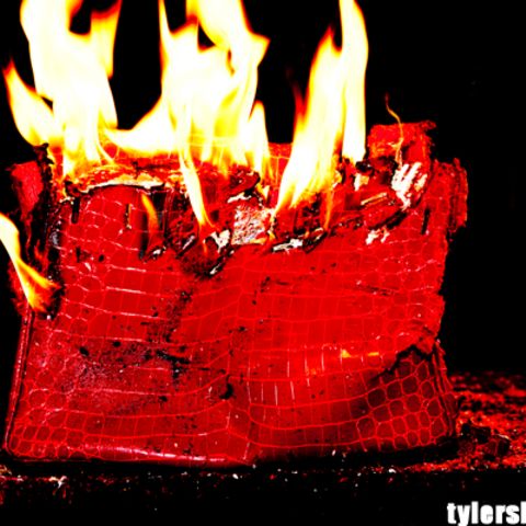 Francesca Eastwood hat Ärger wegen brennender Tasche