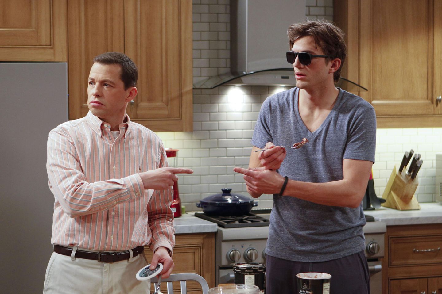 Two And A Half Men Erst Charlie Sheen Dann Ashton Kutcher Jetzt Schluss