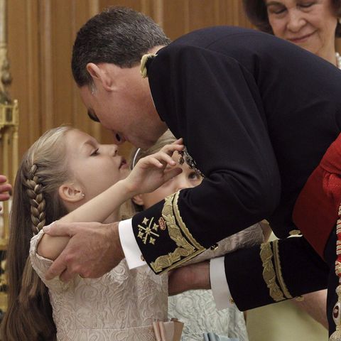 Küsschen von Leonor für Felipe VI.