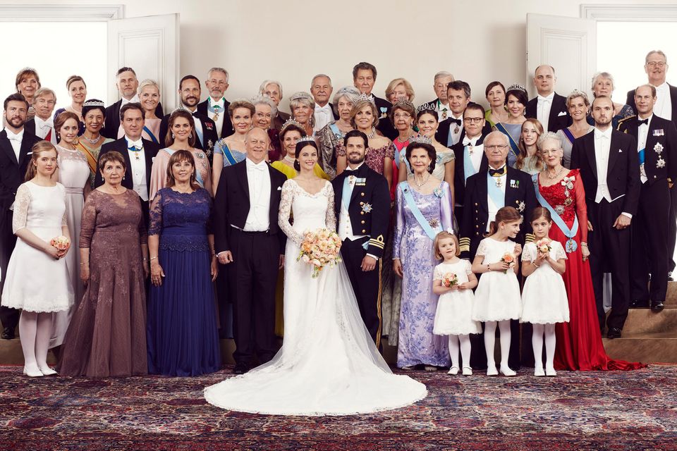 Das schwedische Königshaus veröffentlichte auch das offizielle Hochzeitsfoto von Carl Philip und Sofia