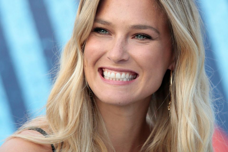Bar Refaeli wird zum ersten Mal Mama: Ganz nebenbei verrät sie das Babygeschlecht.