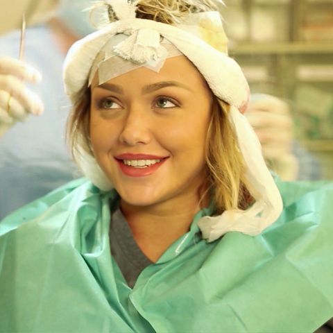 Haartransplantation mit 23: Kim Gloss lässt alle an ihrer Beauty-OP teilhaben.