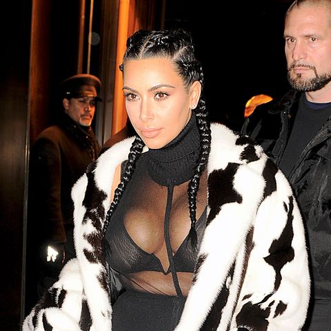 Kim Kardashian ist wieder erblondet: Erster offizieller Auftritt nach Saints Geburt.