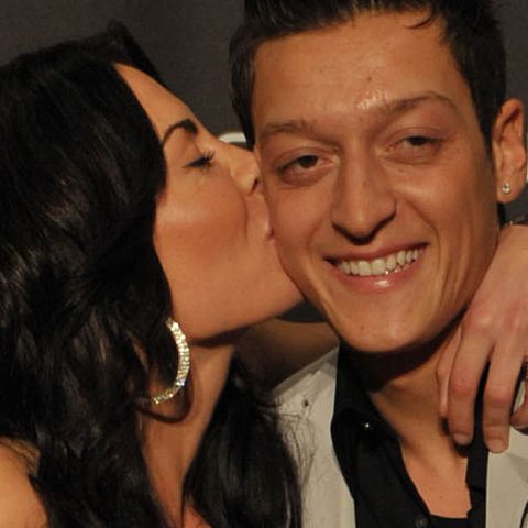 Özil und Connor-Schwester zeigen ihre Liebe