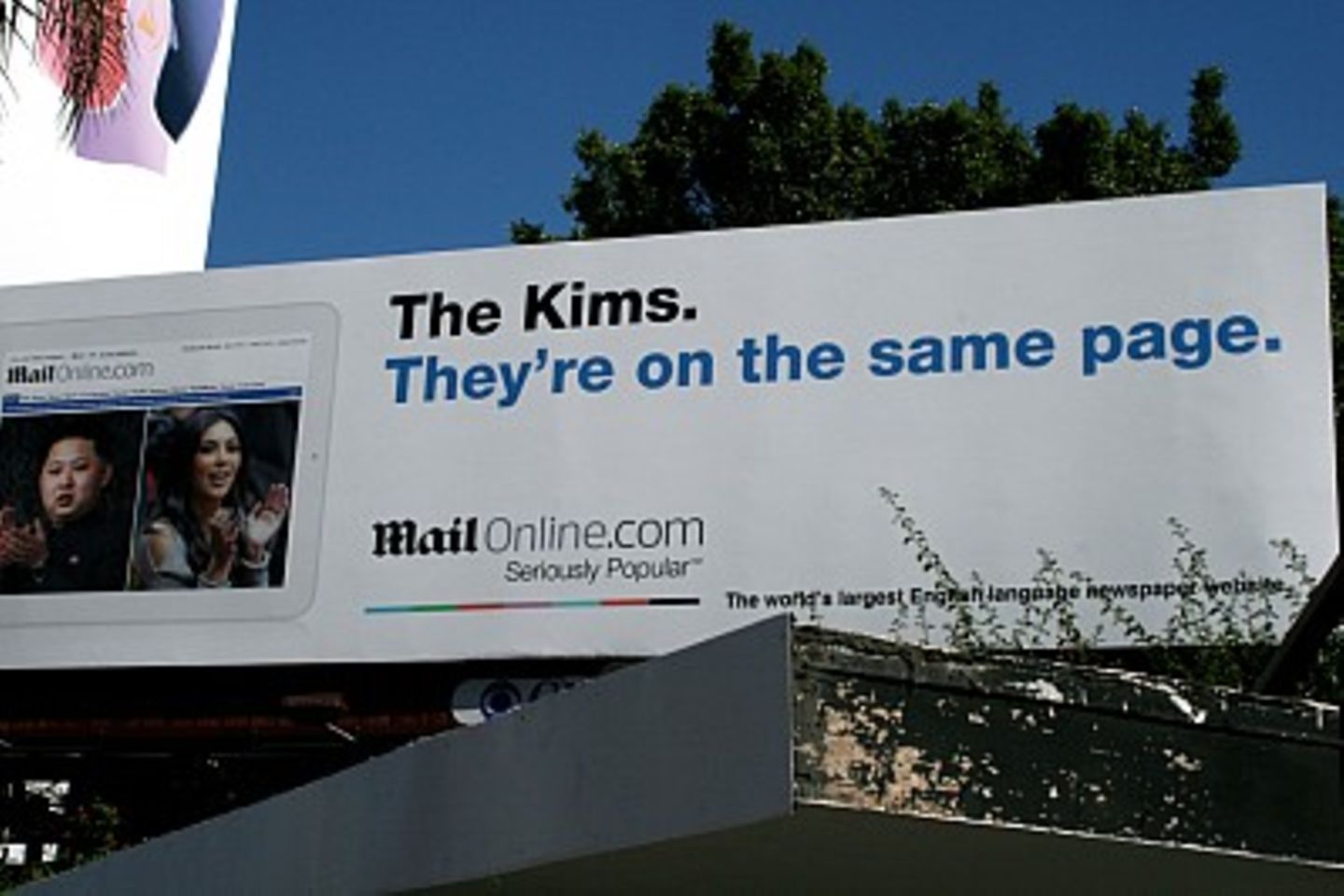Werbeplakat vergleicht Kim Kardashian mit Kim Jong-Un