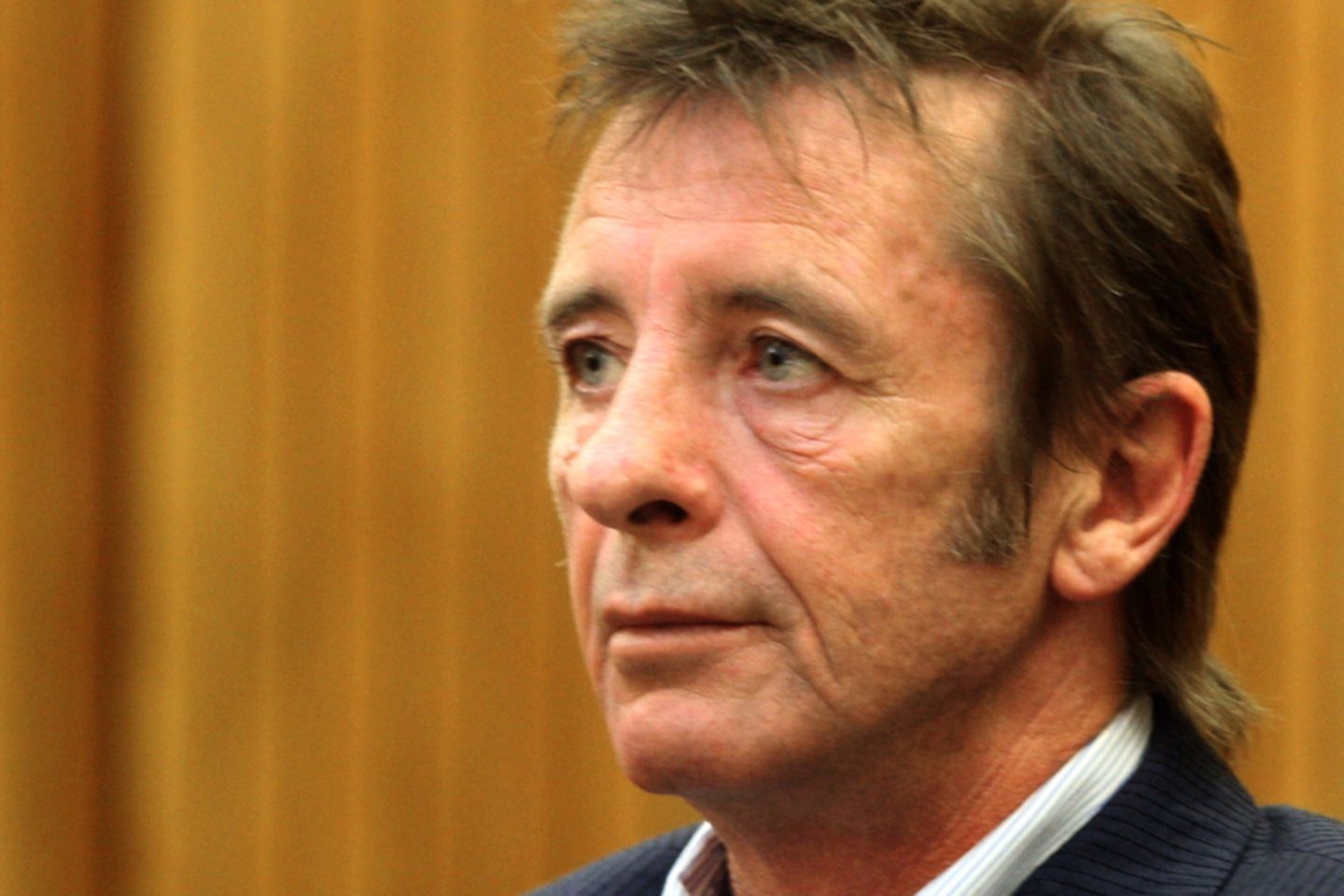 Acdc Drummer Phil Rudd Schon Wieder In Haft