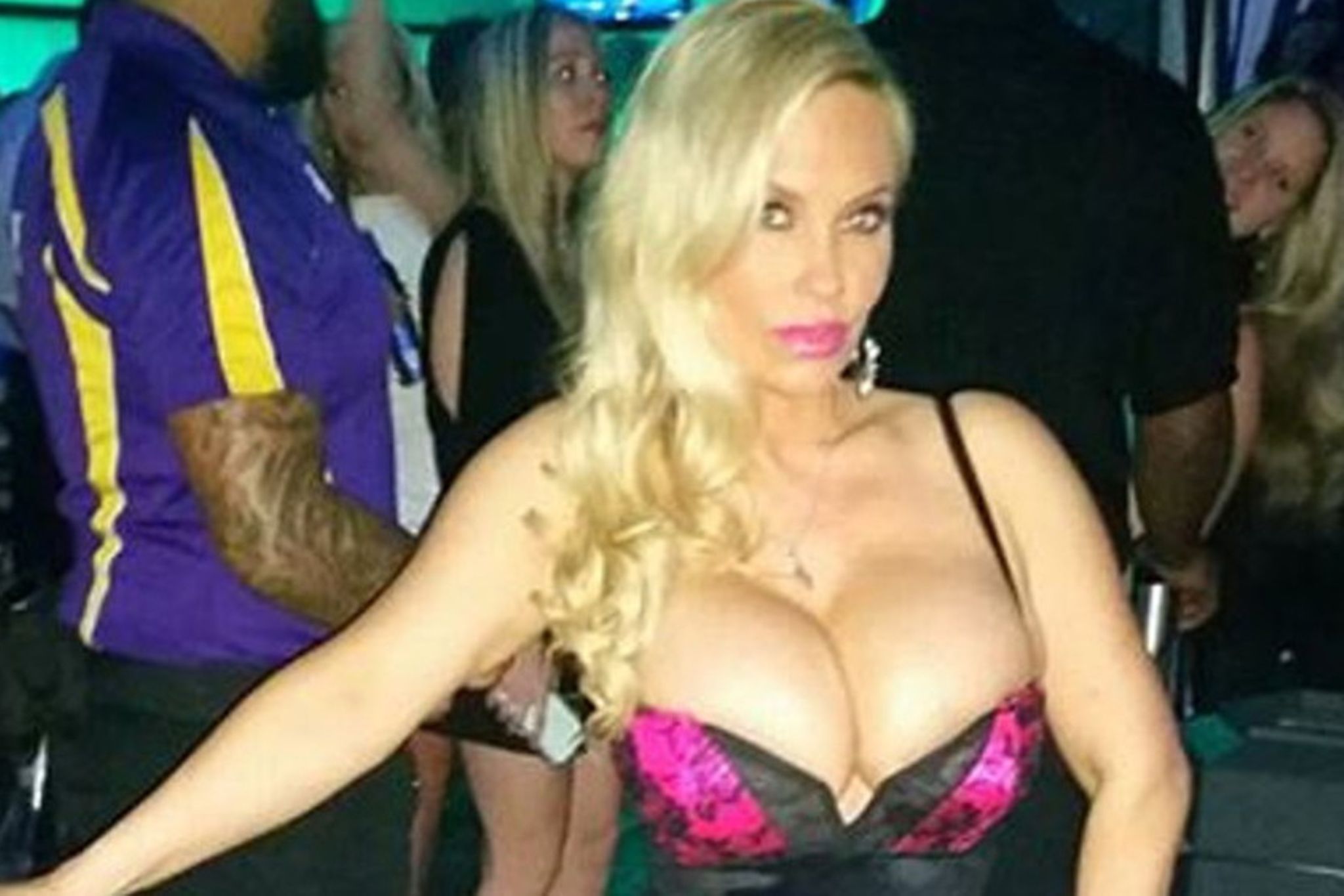 Coco Austin lässt bei Instagram tief blicken