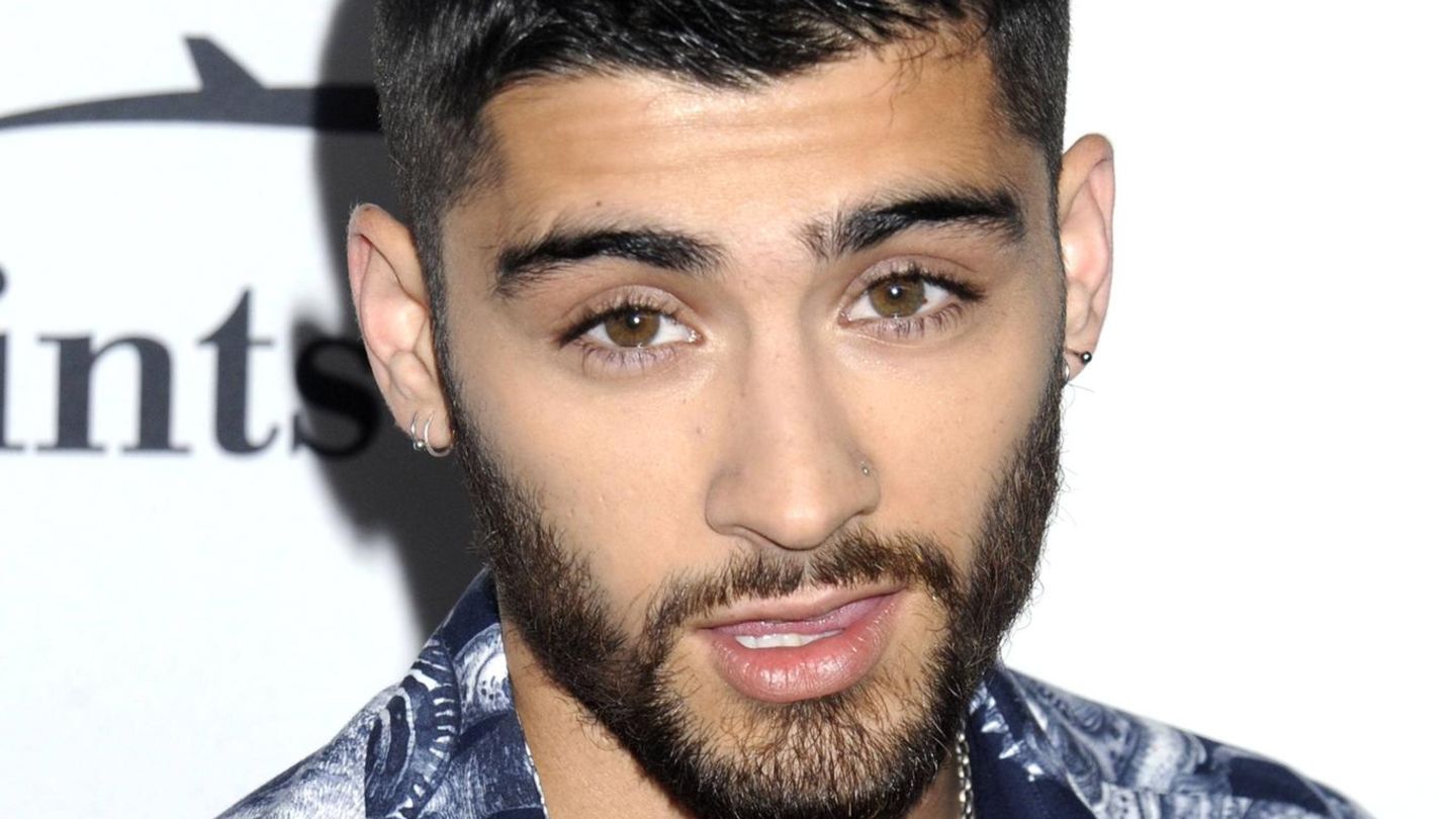 Zayn Malik Zeigt Seine Neuen Tattoos In Seltenem Selfie 