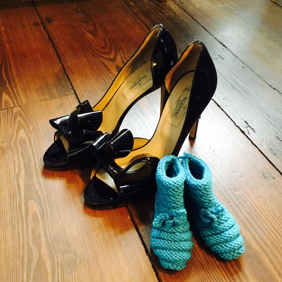 High Heels und Babyschühchen - so verkündet Annett Louisan ihre Schwangerschaft