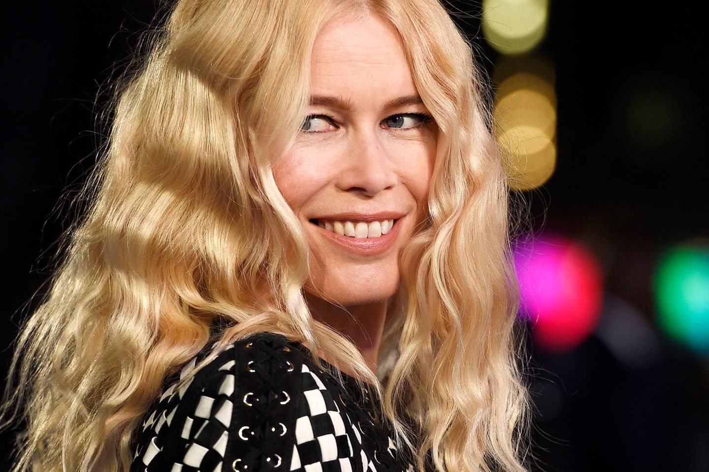 Claudia Schiffer Ziert Nackt Das „vogue“ Cover Mit 48