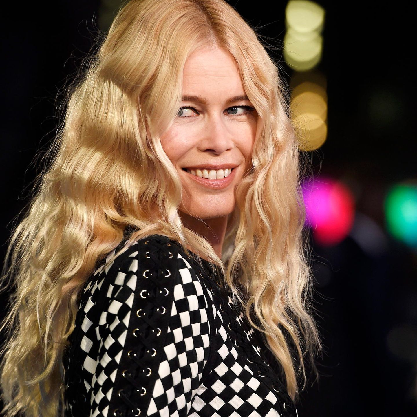 Claudia Schiffer ziert nackt das „Vogue“-Cover - mit 48!