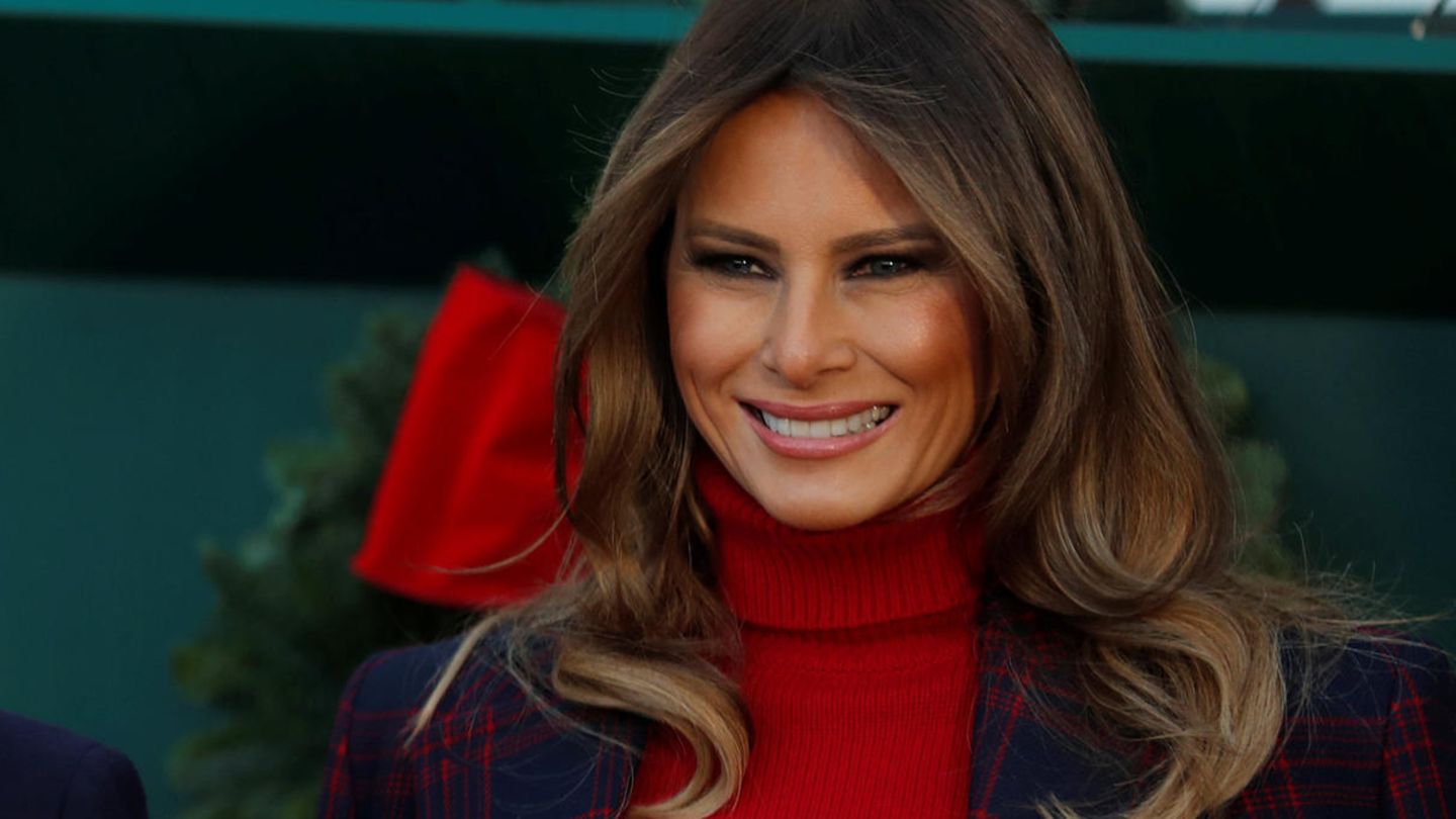 Melania Trump nimmt XXL-Weihnachtsbaum in Empfang