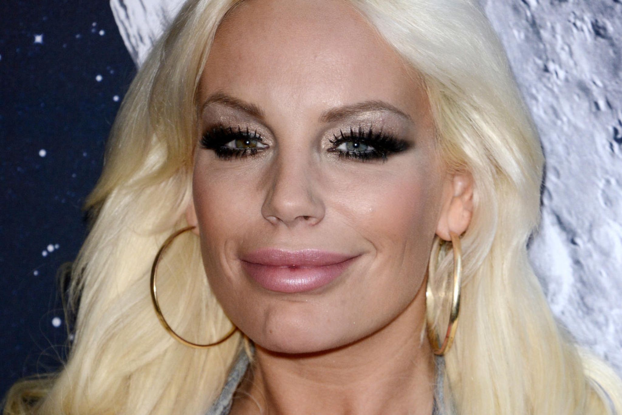 Gina-Lisa Lohfink trägt ihre Haare jetzt halblang.