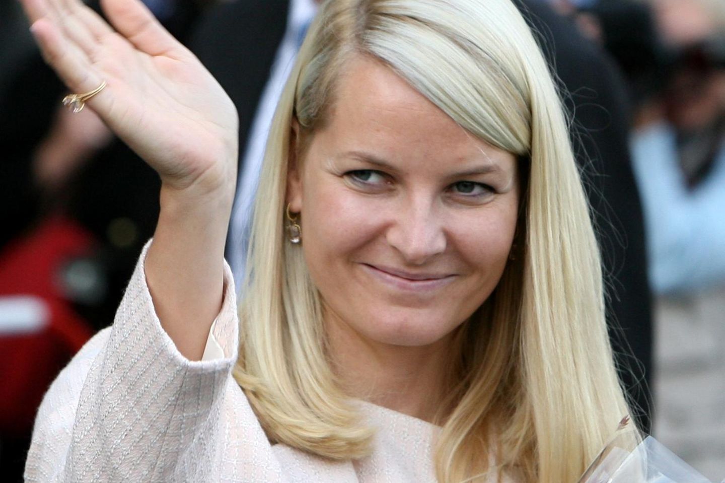 Kronprinzessin Mette-Marit von Norwegen nach Skiunfall im Krankenhaus