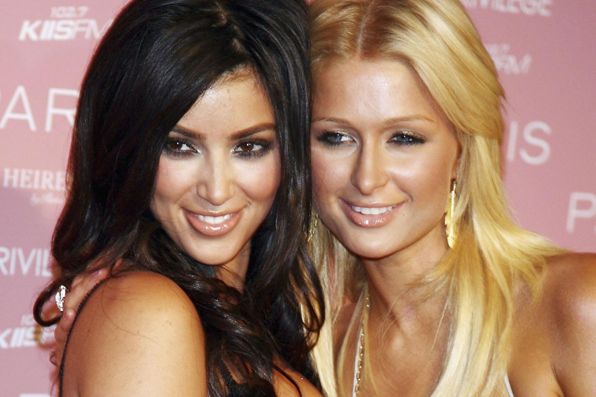 Kim Kardashian and Paris Hilton Sie haben das gemeinsame Posieren nicht verlernt