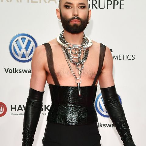 Aufmerksamkeit ist ihm sicher: Tom Neuwirth alias Conchita Wurst: Halbnackt im Fetisch-Look bei der Goldenen Kamera