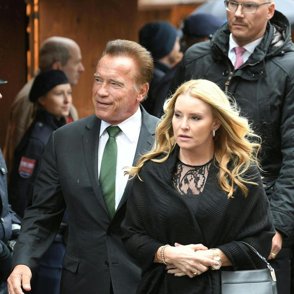 Trauerfreier in Wien: Arnold Schwarzenegger, Lewis Hamilton & Co. nehmen Abschied von Rennlegende Niki Lauda