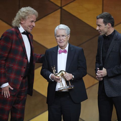Thomas Gottschalk übergibt Frank Elstner den Bambi für sein Lebenswerk, 2019