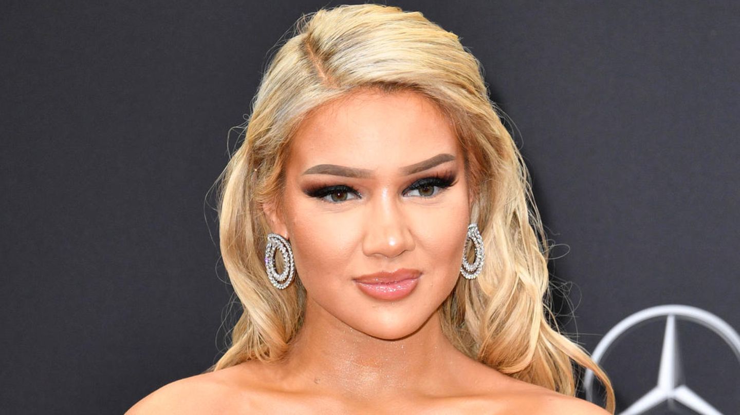 Sexy Shirin David Räkelt Sich In Rihannas Verführerischer Unterwäsche 