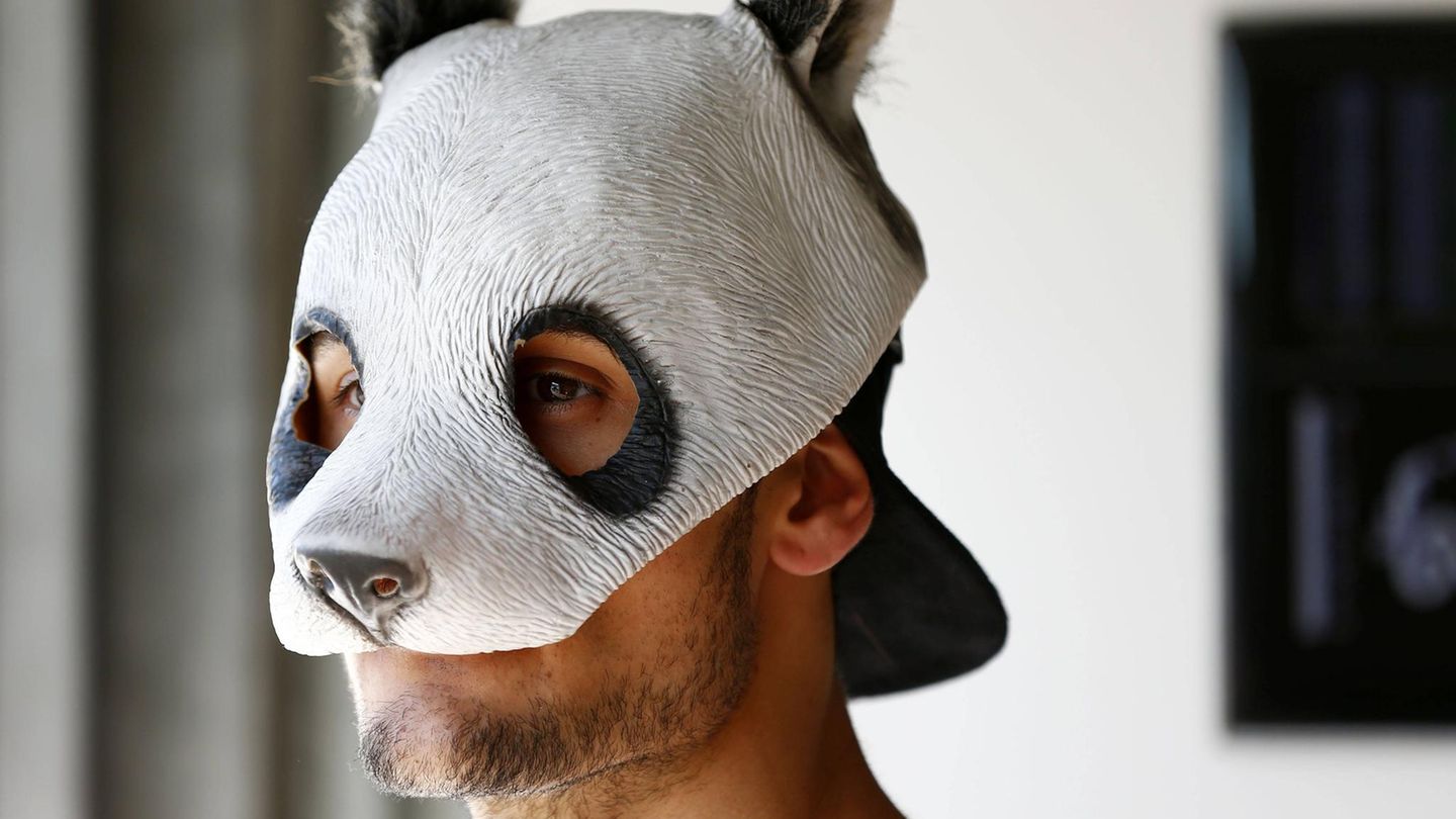 Pandamasken-Rapper: Wir zeigen ihn ohne Maske!
