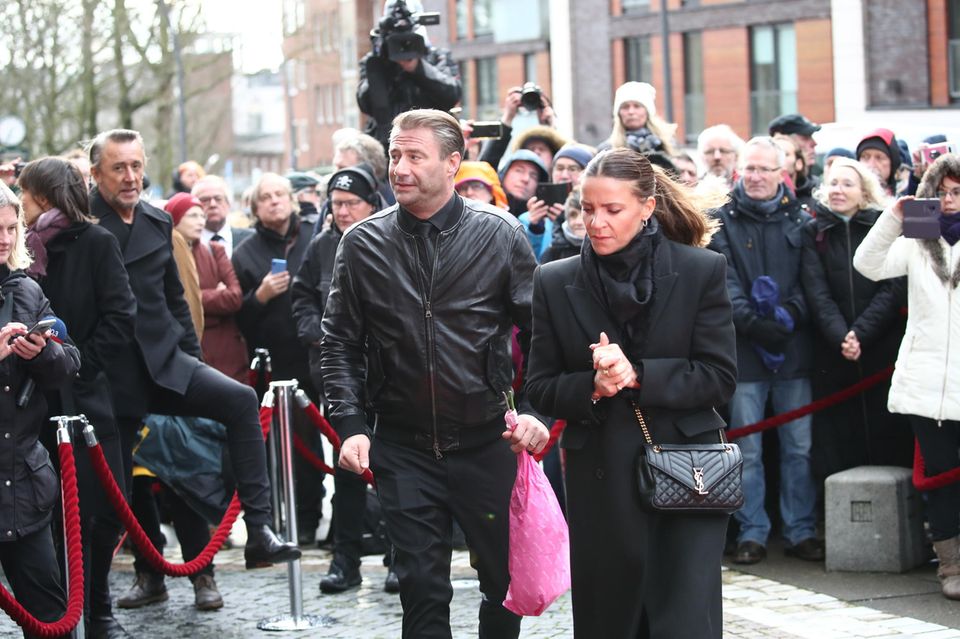 Abschied Von Jan Fedder: Diese Promis Besuchten Die Trauerfeier In Hamburg