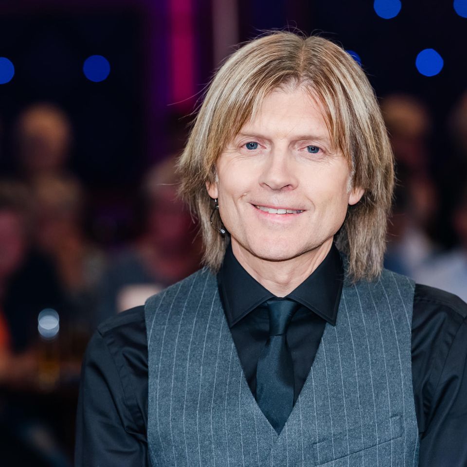 Bereits seit 20 Jahren sind Musiker John Michael Kelly und seine Frau Maite Itoiz verheiratet.