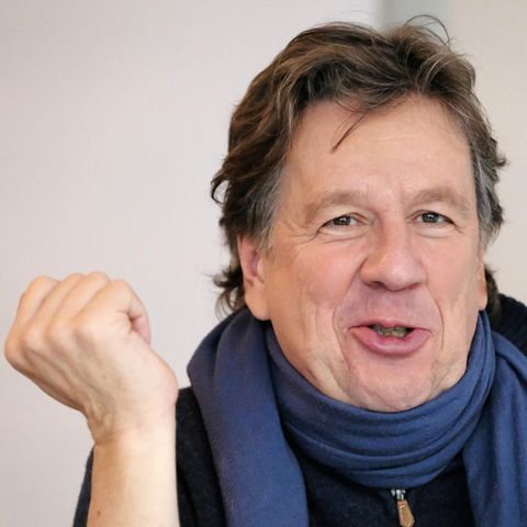 ARCHIV - 17.12.2018, Sachsen, Leipzig: Jörg Kachelmann lächelt beim Interview zur Talkshow "Riverboat" des Mitteldeutschen Rund…