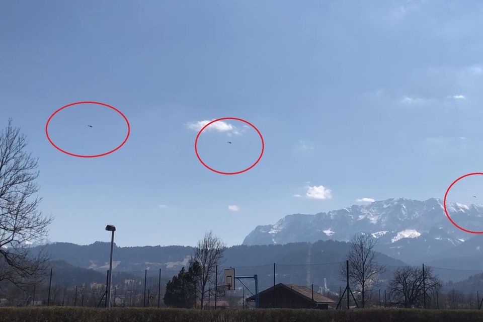 Unsere RTL-Reporterin entdeckte insgesamt 4 Helikopter am Himmel in Garmisch-Partenkirchen. Gehörten sie zum Thai-König?