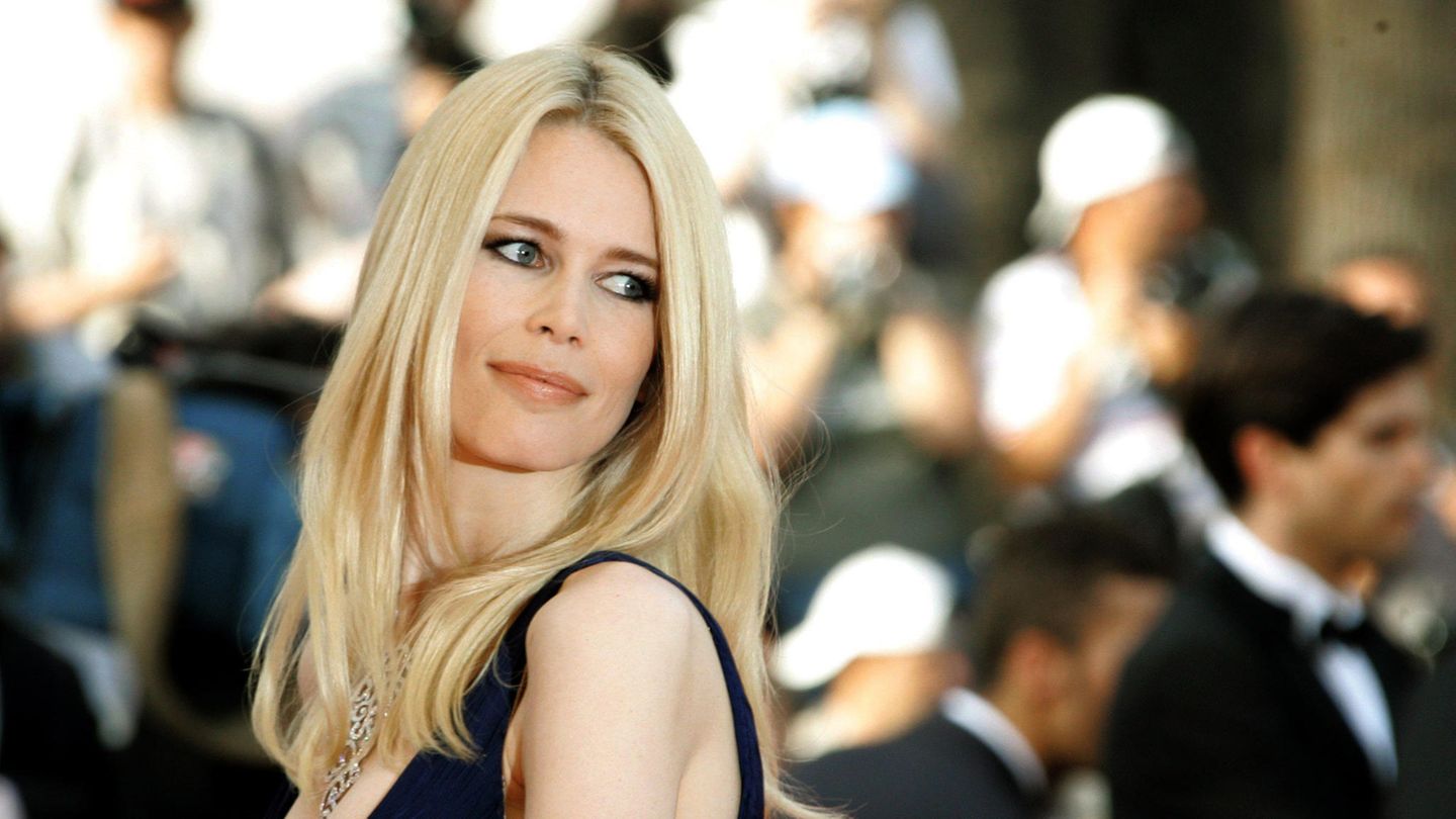 Claudia Schiffer wird 50: DAS sind ihre 3 heißesten Nackt-Momente ever