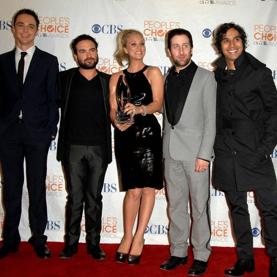 Jan. 06, 2010 - Los Angeles, California, United States - CAST OF BIG BANG THEORY -Jim Parsons, Johnny Galecki, Kaley Cuoco, Simon Helberg Attends The 2010 People s Choice Awards Pressroom Held At The Nokia Theatre In Los Angeles, California On Janua