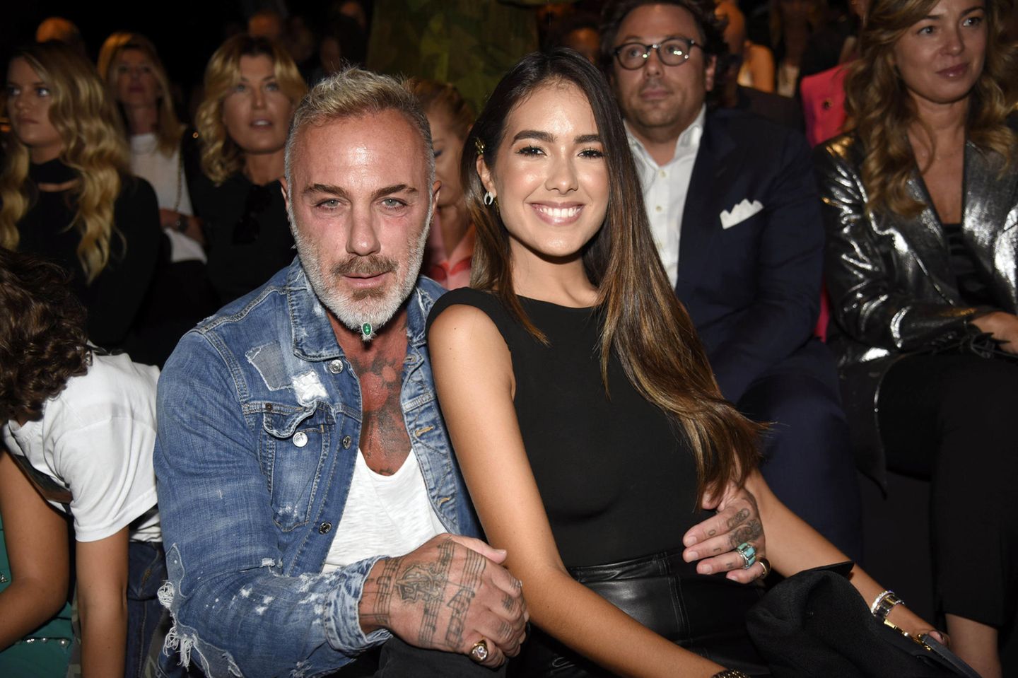 Gianluca Vacchi „tanzender Millionär“ Zeigt Dance Moves Mit Freundin