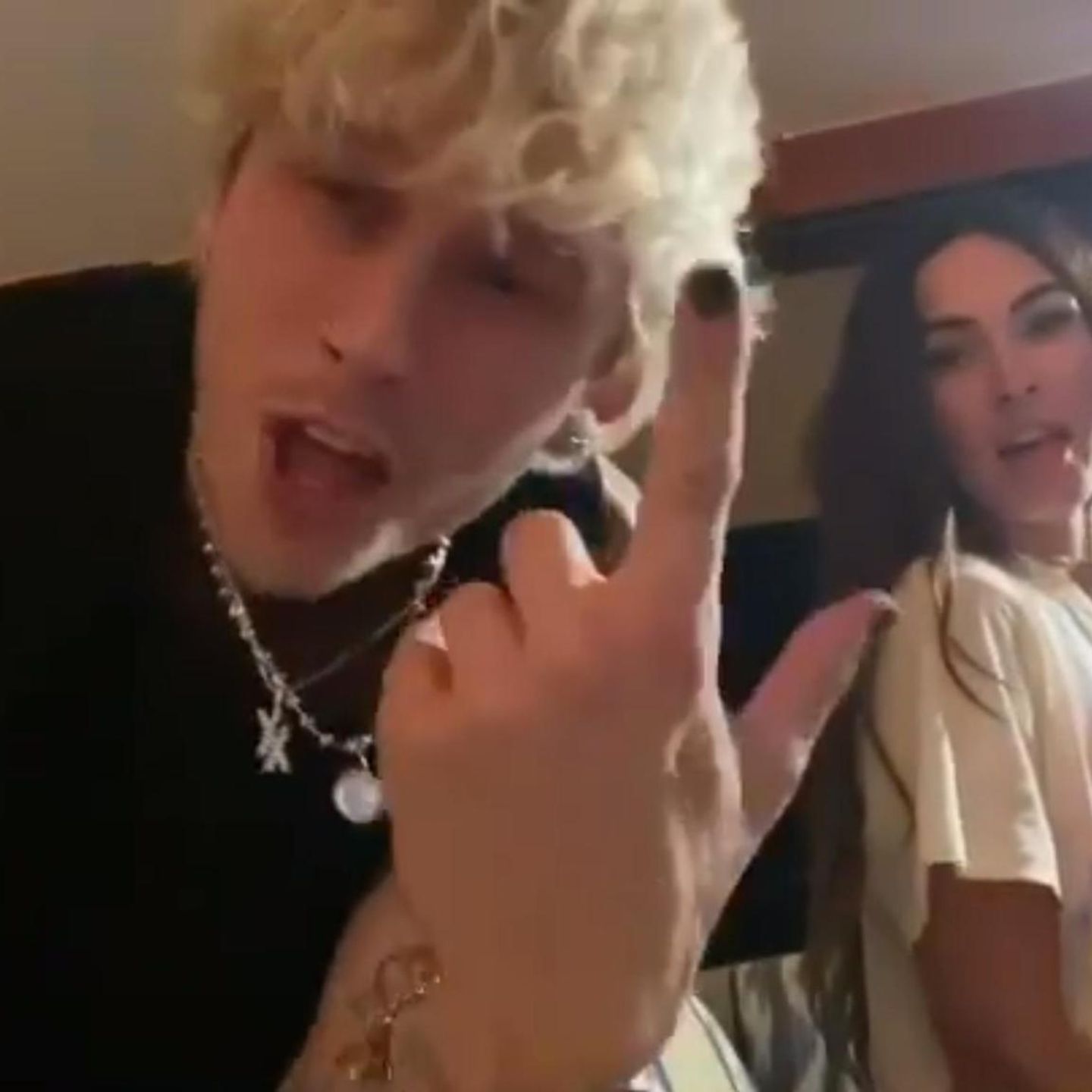 Machine Gun Kelly: Megan Fox stellt das Leben des Rappers völlig auf den  Kopf