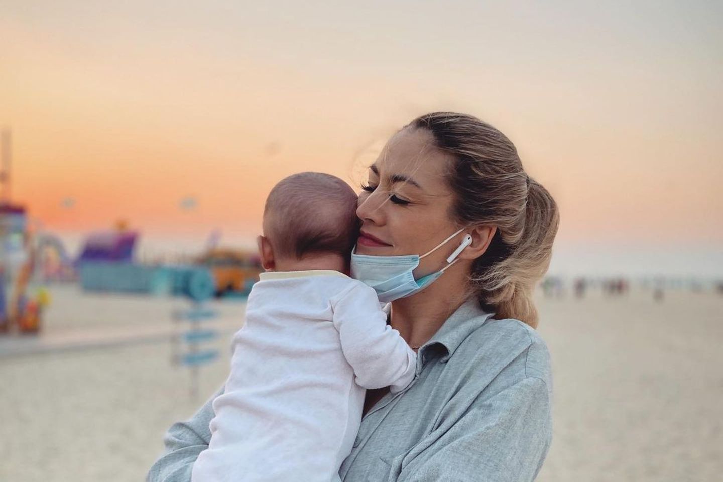 Fiona Erdmann mit ihrem Sohn Leo.