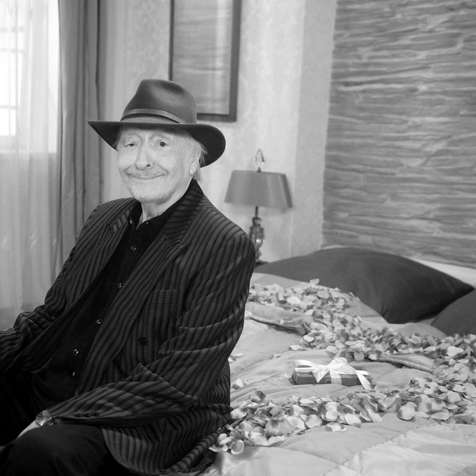 Unveröffentlichter Zusammenschnitt von Karl Dall (†79) in „Rote Rosen“ veröffentlicht