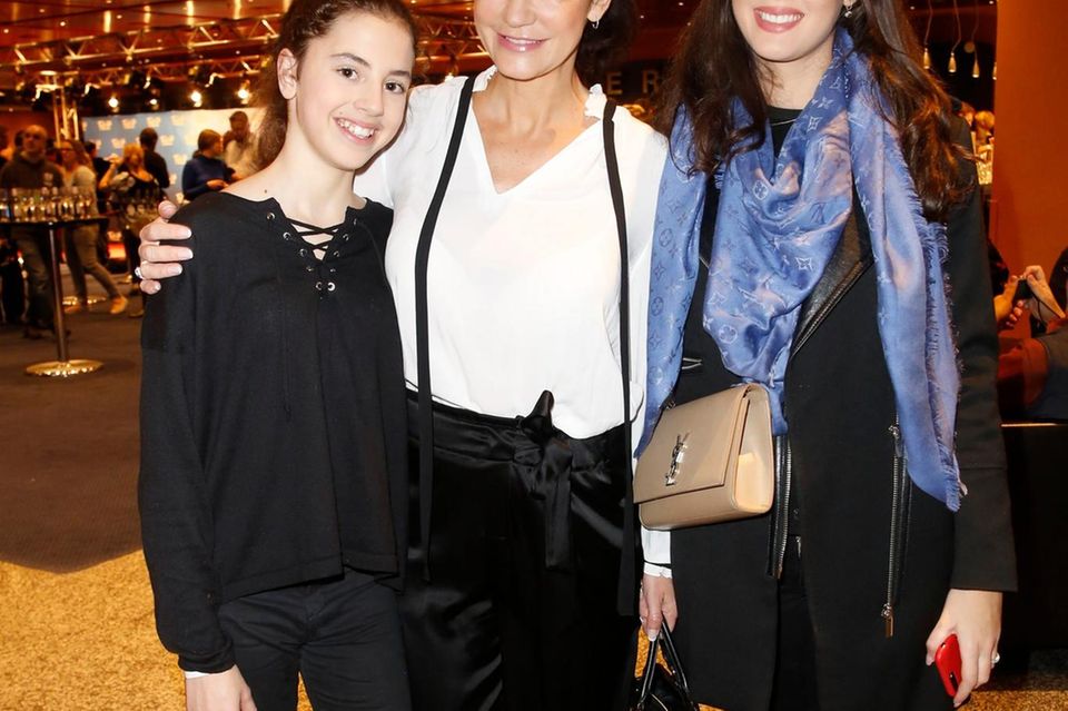 Mariella Ahrens mit ihren Töchtern Lucia (links) und Isabella (rechts) bei einem Event im Januar 2020.