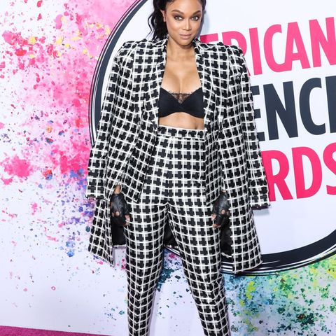 Das Model war nicht immer so selbstbewusst: Total natürlich! Tyra Banks zeigt sich ungeschminkt und mit grauen Strähnen