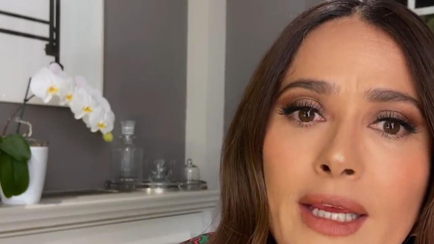 Salma Hayek L Ftet Geheimnis Um Ihre Immer Gr Er Werdenden Br Ste