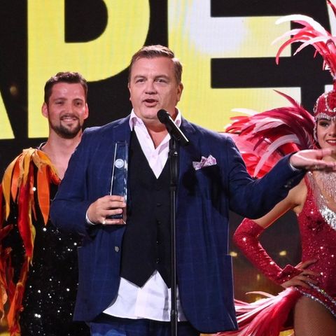 Beim "Deutschen Fernsehpreis" fürs Lebenswerk ausgezeichnet: "Bin sehr emotional": Hape Kerkeling widmet seinen Ehrenpreis der LGBTQ-Community