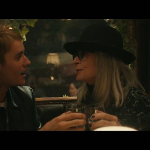 Süßes Hingucker-Duo: Justin Bieber: In seinem neuen Musikvideo spielt Diane Keaton seine Oma