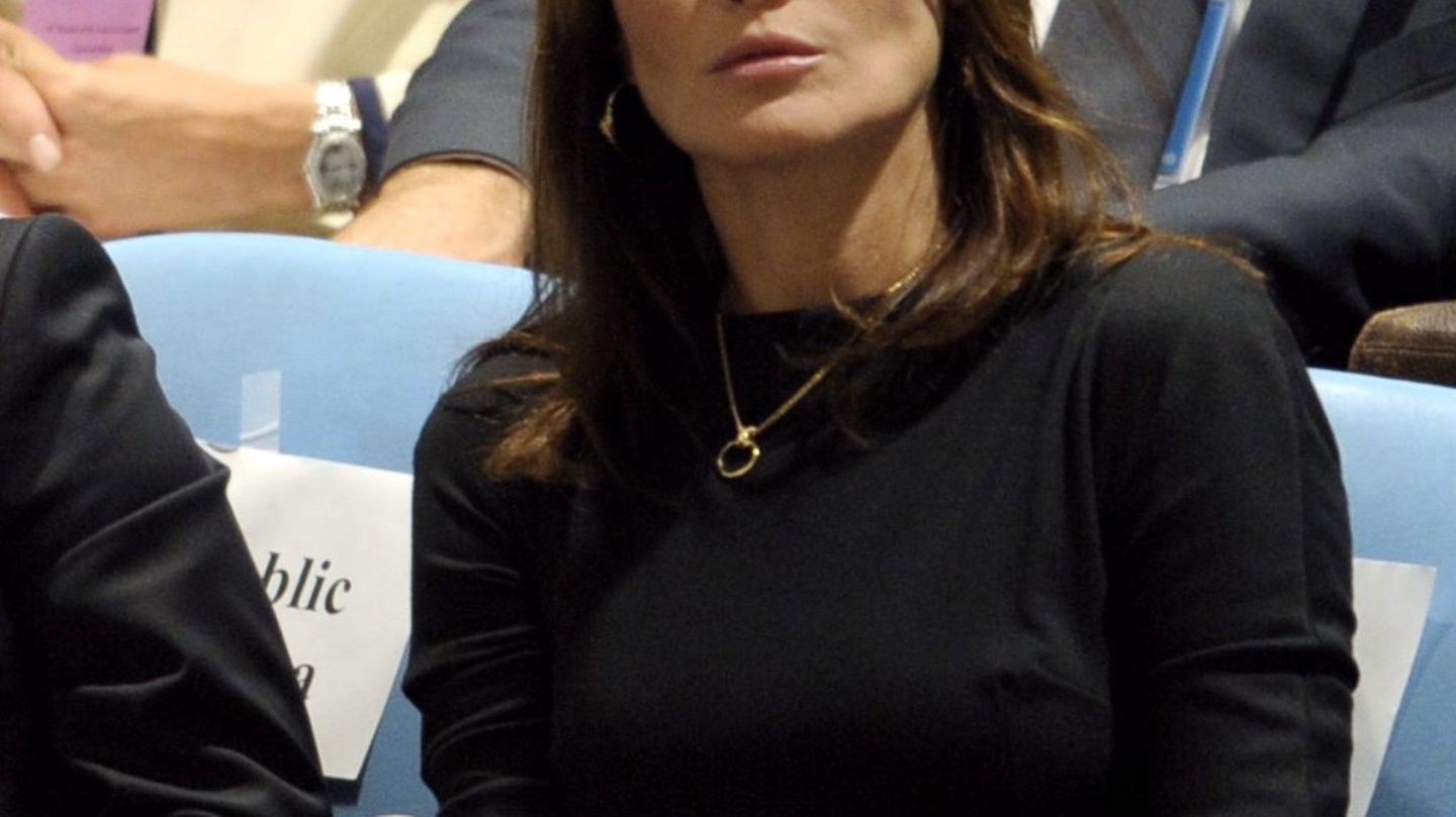 Carla Bruni Statt Eines Gesichts Nur Noch Eine Fratze 