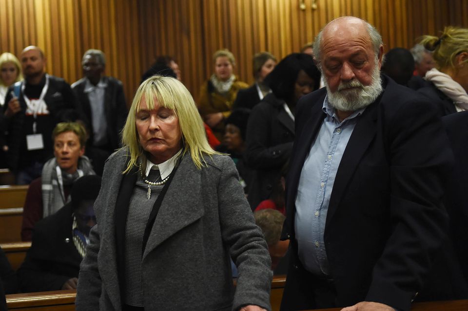 June und Barry Steenkamp während des Gerichtsprozesses gegen Oscar Pistorius