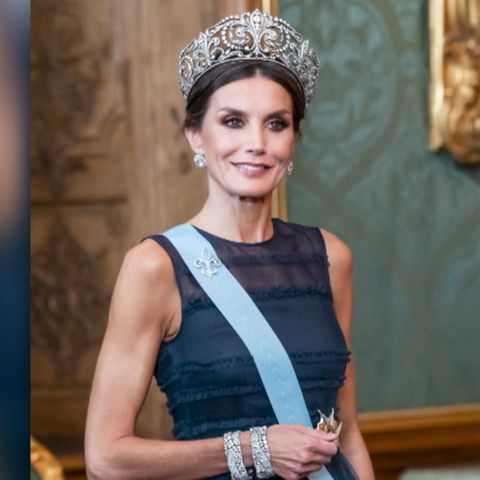Besondere Outfit-Botschaft: Königin Letizia: Ärmellose Robe bringt dünne Arme zum Vorschein