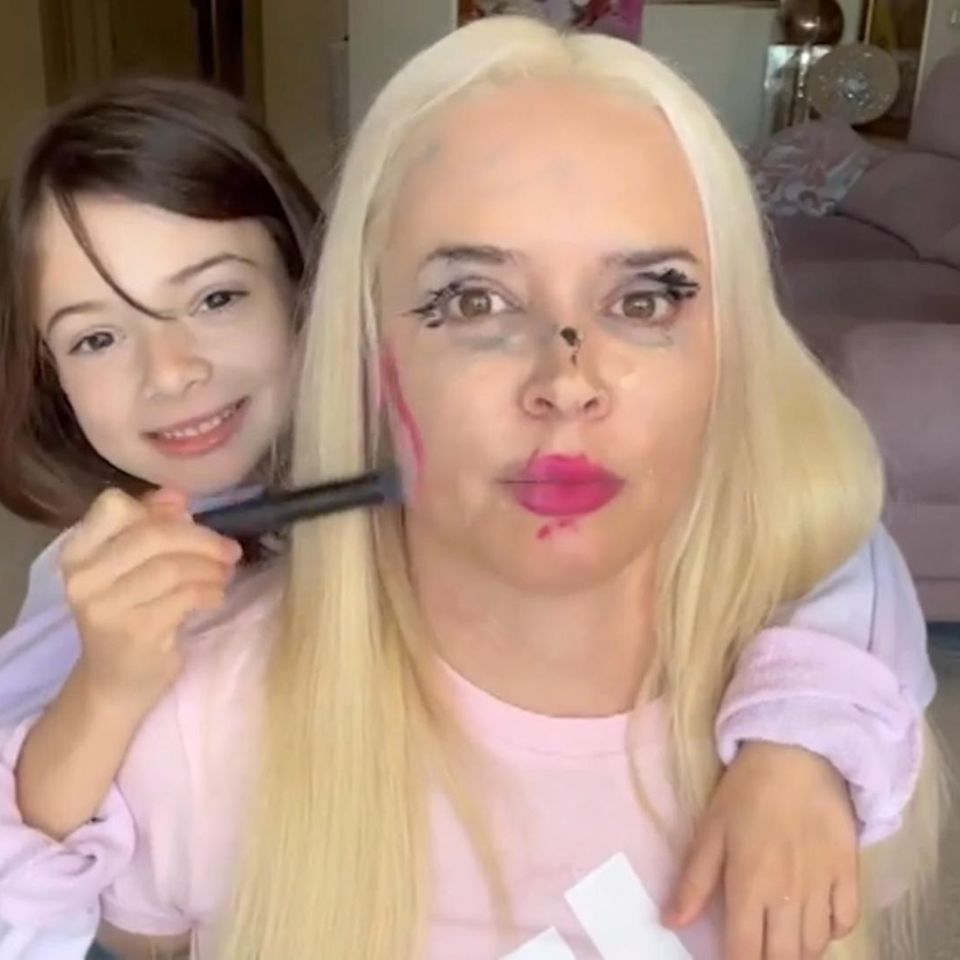 „Katzenberger-Tages-Make up“ mal anders: Sophia Cordalis verpasst Mama Daniela Katzenberger einen neuen Look!