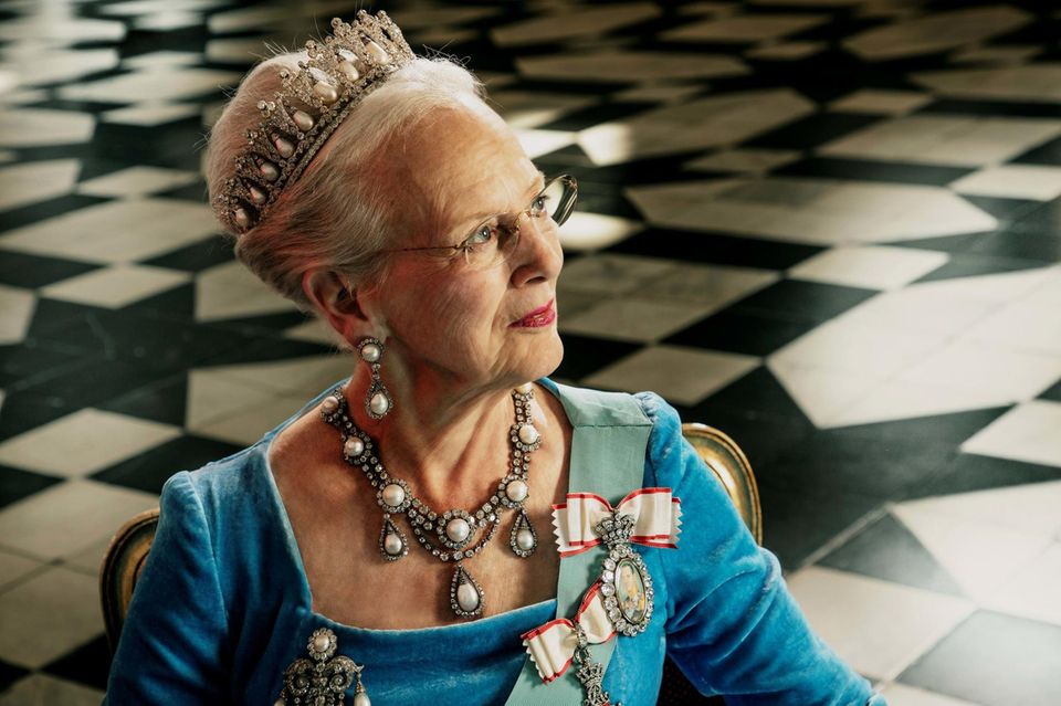 HANDOUT - 07.01.2022, Dänemark, Kopenhagen: Offizielles Porträt von Königin Margrethe II. von Dänemark, das anlässlich ihres 50. Thronjubiläums am 14.01.2022 veröffentlicht wurde (Aufnahmedatum unbekannt). (zu dpa-Korr "Große Party aufgeschoben - 50.