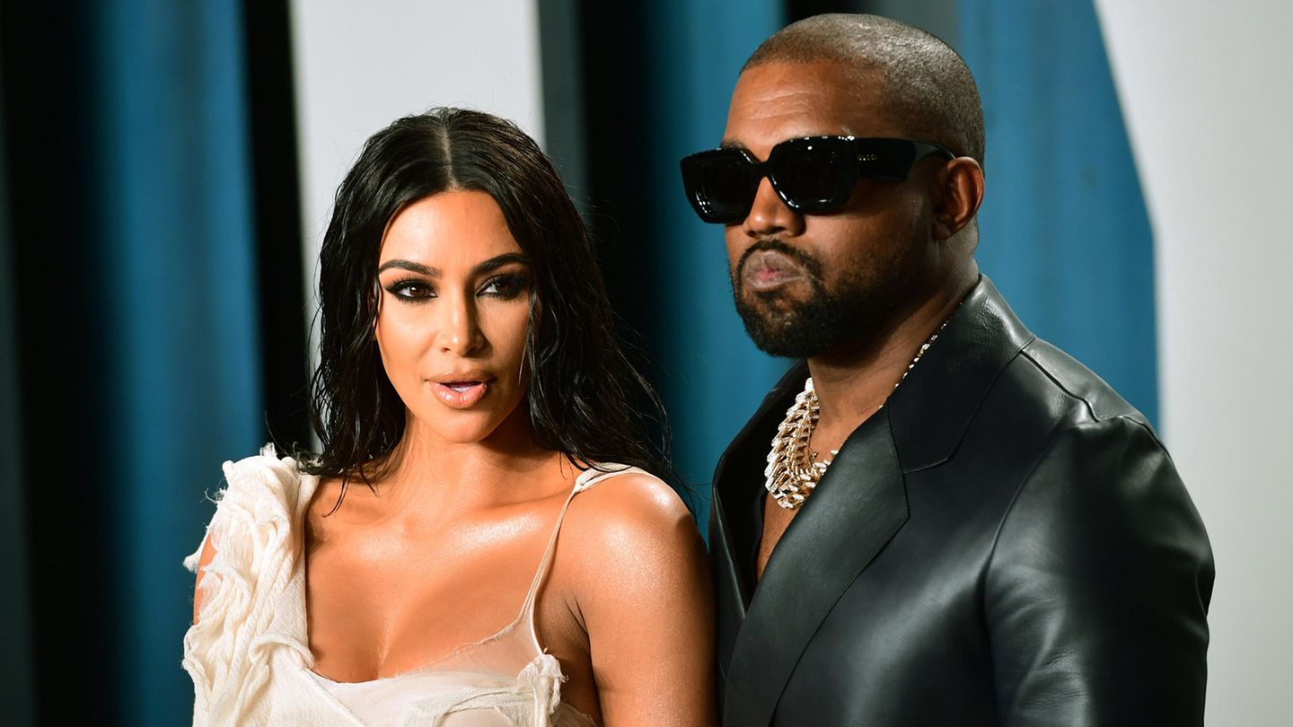 Kanye West and Kim Kardashian Brisante Nackt-Enthüllungen! Ex-Mitarbeiter packen aus Bild