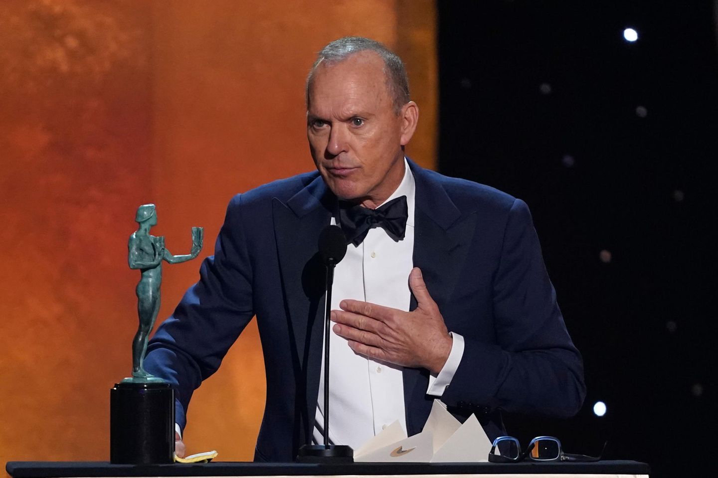 Michael Keaton accepts the award for outstanding performance by a male actor in a television movie or limited series for "Dopes…