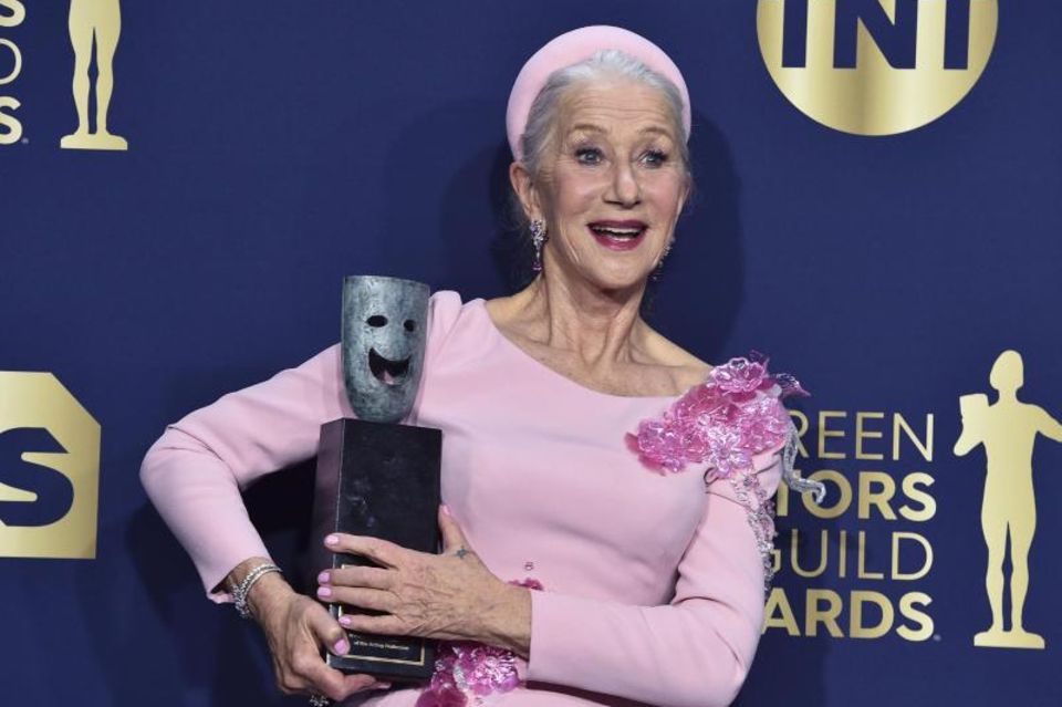Helen Mirren freut sich über ihren 6. SAG Award.